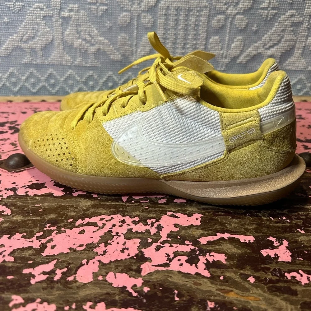 NIKE Women’s yellow street gato sneakers sz 8.5